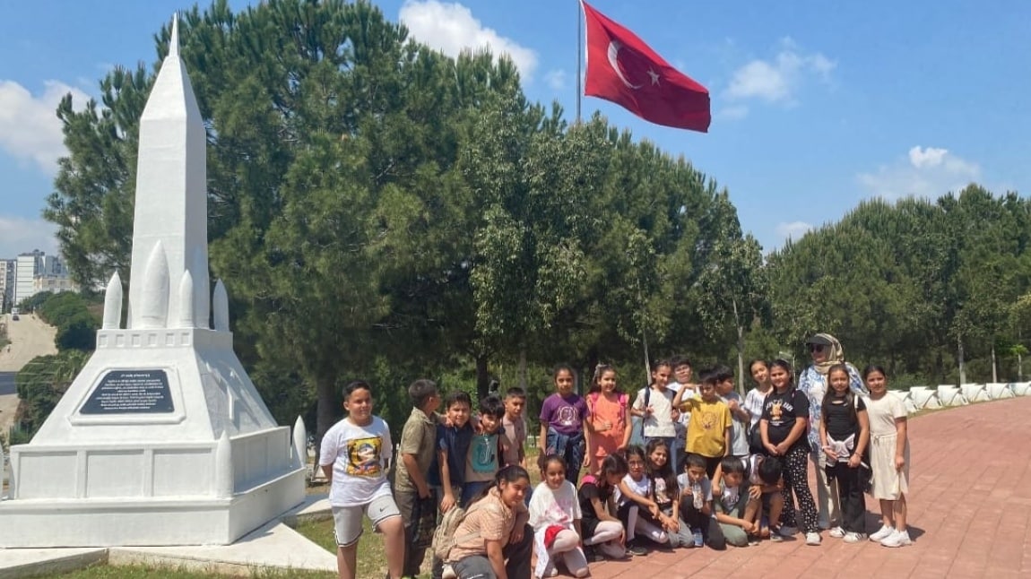 Okulumuz öğrencileri Atatürk Koruluğu Çanakkale ve Adana Şehitleri Parkı'nda. Tüm şehitlerimizi rahmetle ve minnetle anıyoruz 